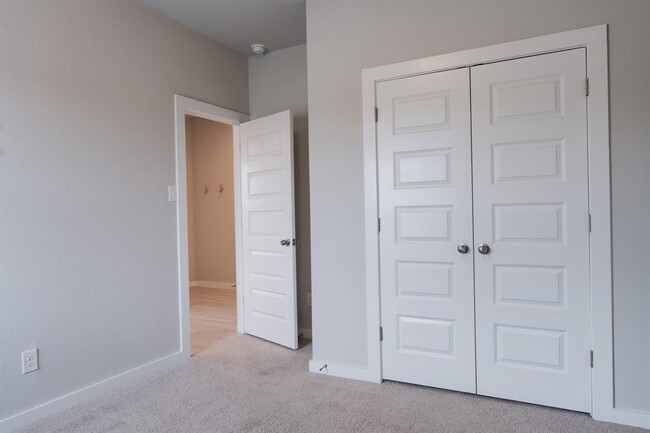 Building Photo - 11400 Comano Dr