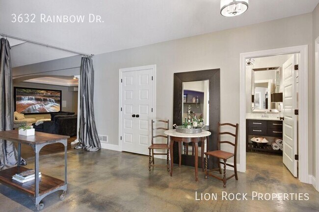 Building Photo - 3632 Rainbow Dr