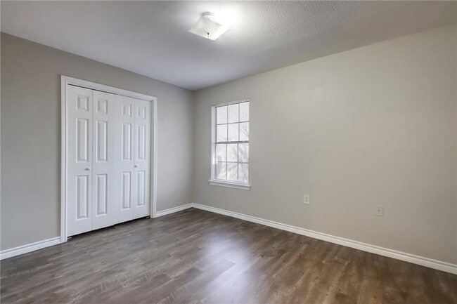 Building Photo - 204 Hall St