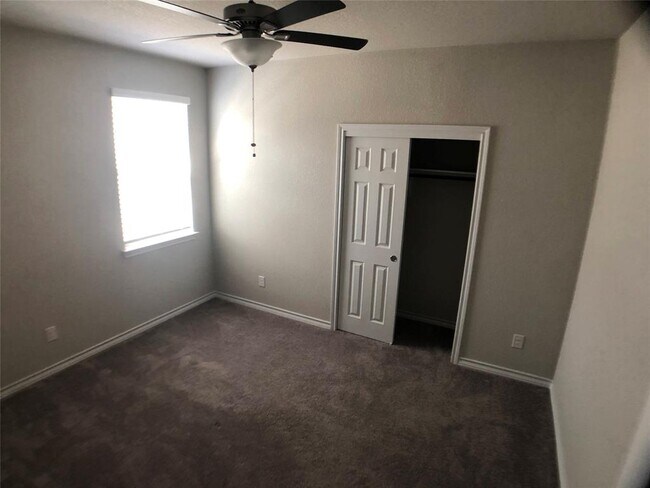 Building Photo - 113 Flexus Ln