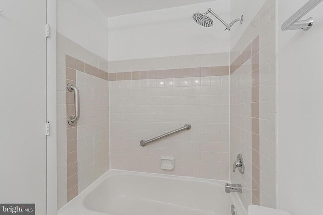 Building Photo - 1719 Ascot Way