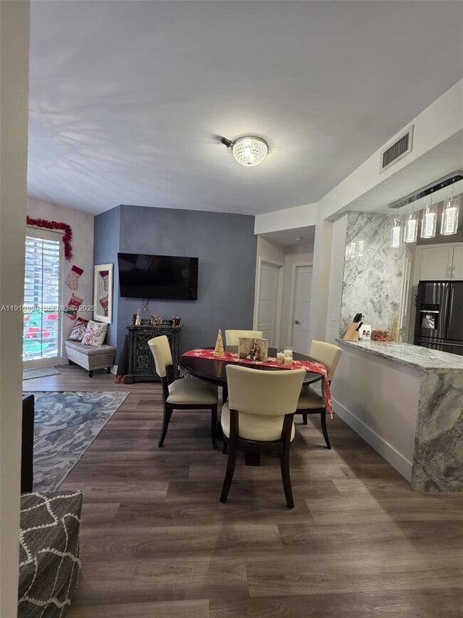 Building Photo - 15529 Miami Lakeway N