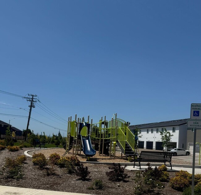 Building Photo - New Construction, Spring Creek / Stylish T...