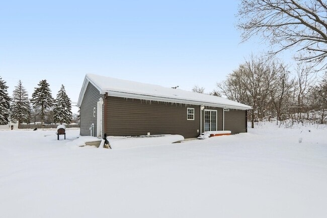 Building Photo - 4704 47th Ave