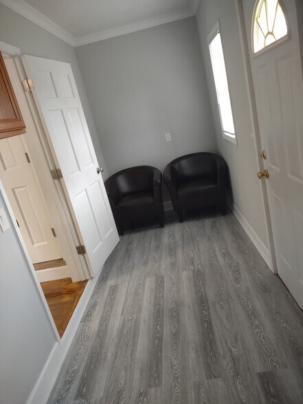 Laundry & mud room washer dryer hookups - 1208 E Main St