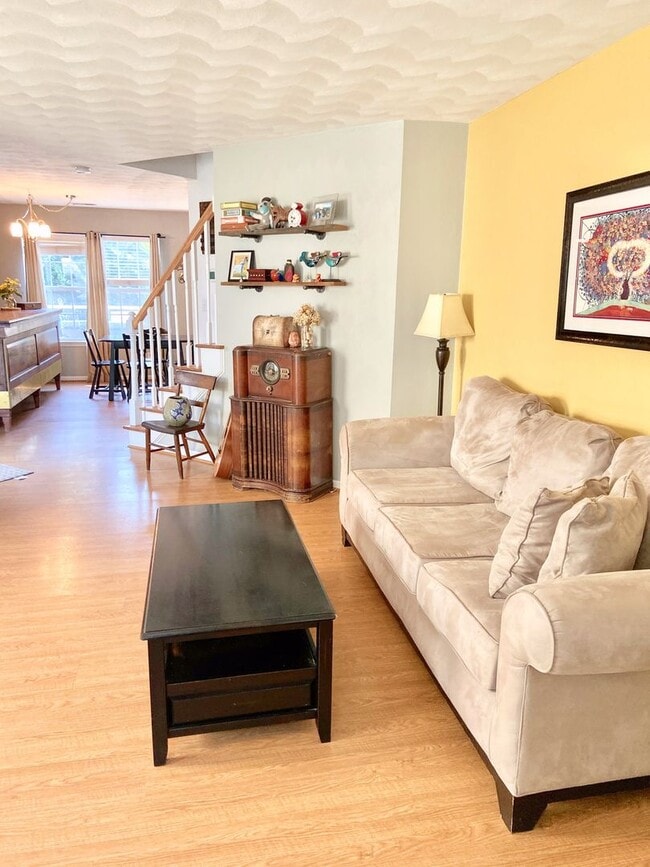 Building Photo - 3BD/2.5BA Home in Chicks Beach with Garage...