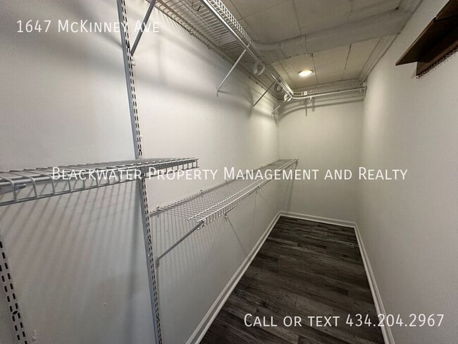 Building Photo - 1647 McKinney Ave