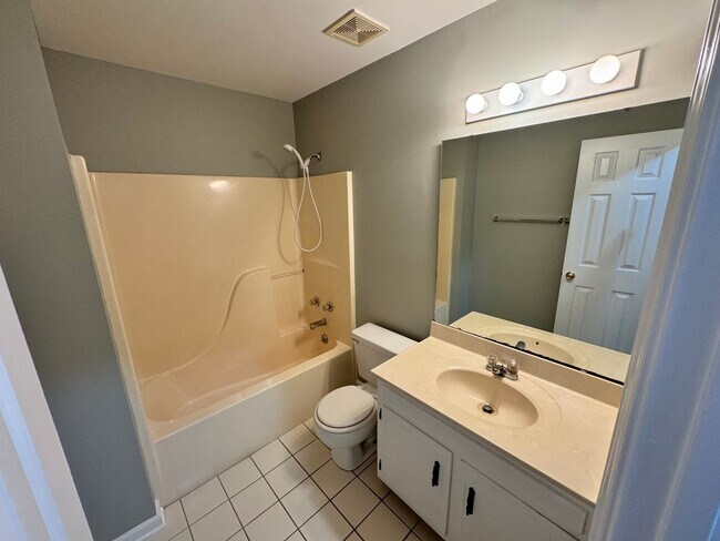 Building Photo - 3BR/2BA Home