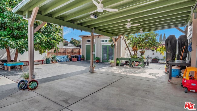 Building Photo - 252 E 47th St