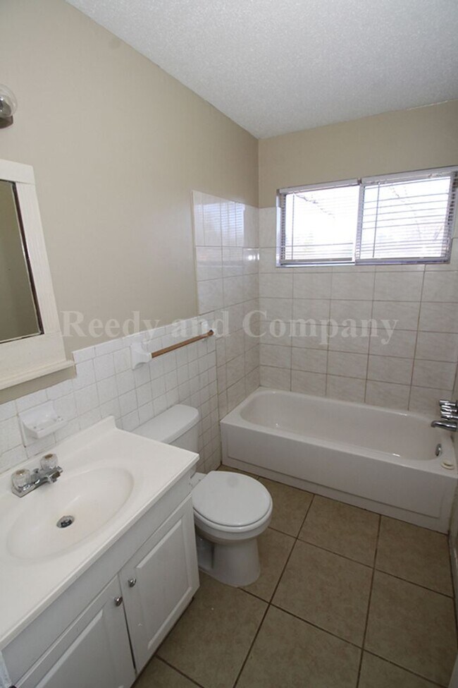 Building Photo - 4558 Almo Ave