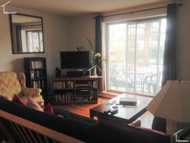 Building Photo - No Fee! Parking, Heat and Hot Water Included! Renovated, Sunny and Spacious!  Cat Friendly! Prime...