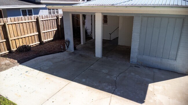 Building Photo - 64 Fullerwood Dr
