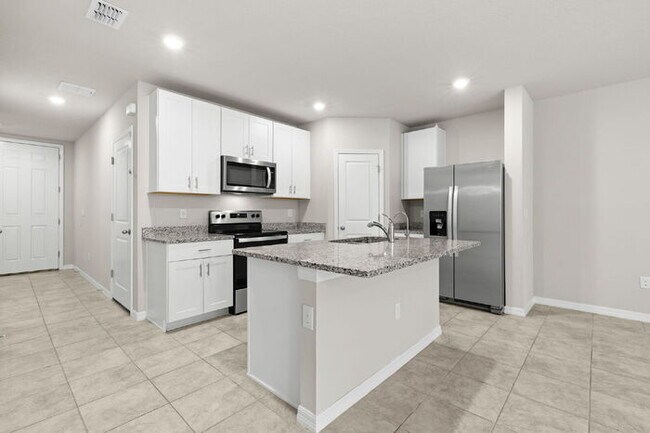 Building Photo - Town Home For Rent in Brandon with TONS OF UPGRADES!