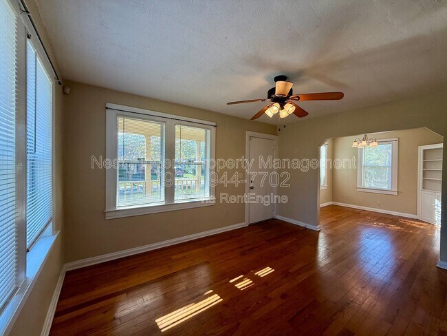 Building Photo - 625 Meteor St