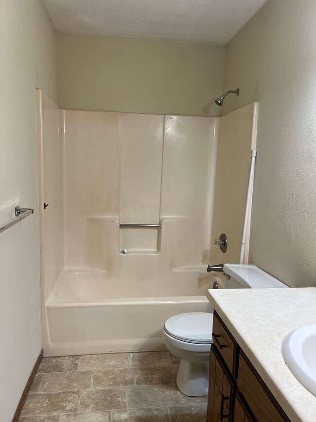 Building Photo - Tower Heights