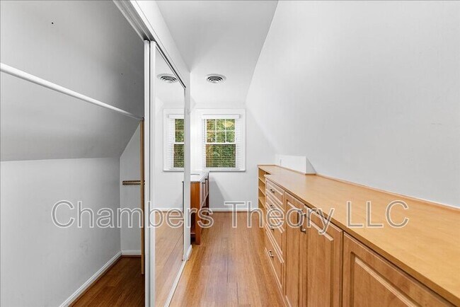 Building Photo - 1105 20th St