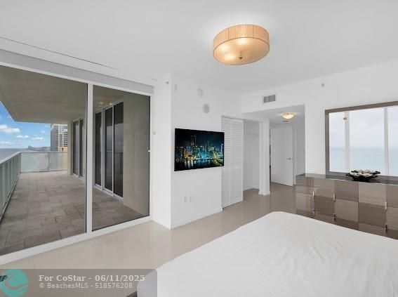 Building Photo - 16699 Collins Ave