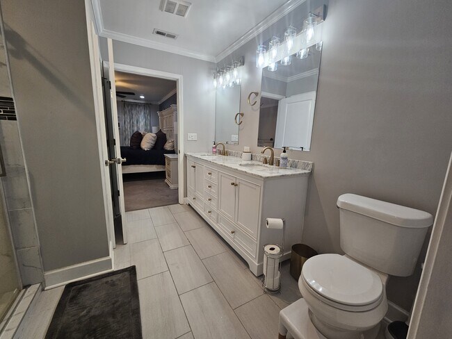 Building Photo - 2737 Celia Ave