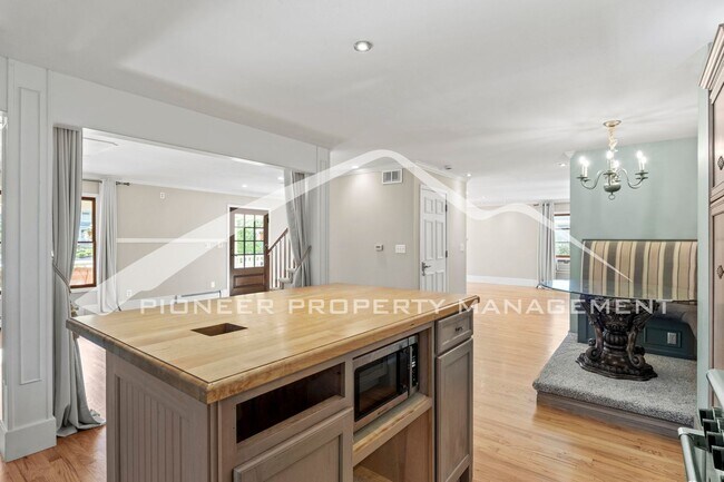 Building Photo - Charming 2-Bedroom + Office in the Historic Old North End, with access to 2 car garage spaces.