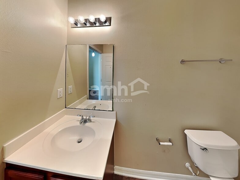 Building Photo - 517 Vicks Landing Dr