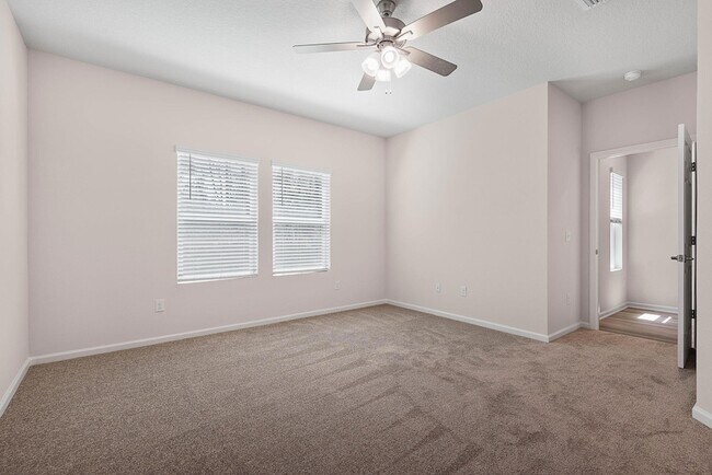 Building Photo - 46 Poplar Dr