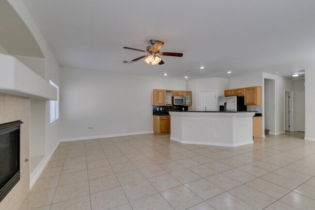 Building Photo - Great townhome in Henderson Gated Community with a 2 car attached garage and backyard