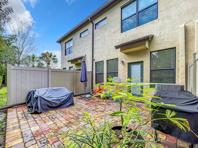 Building Photo - 2757 Troubadour St