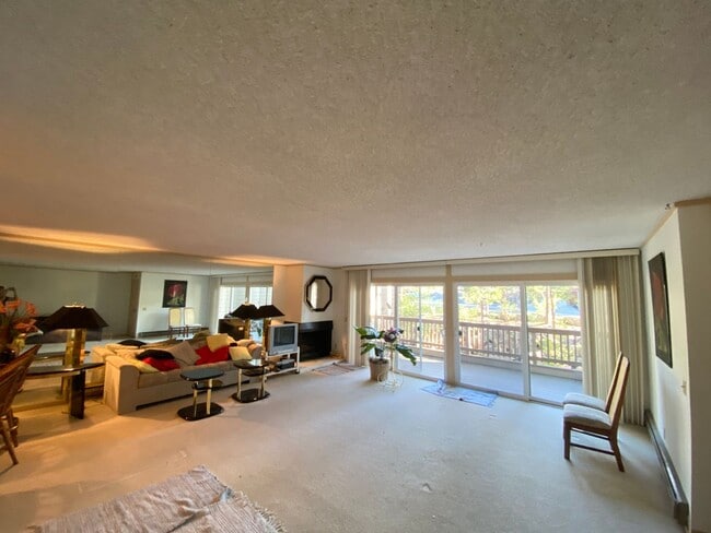 Building Photo - 3 Bedroom Condo - Walk to Burnt Cedar Beach!