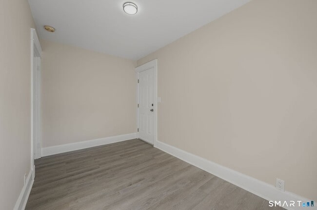 Building Photo - 113 Pequot Ave