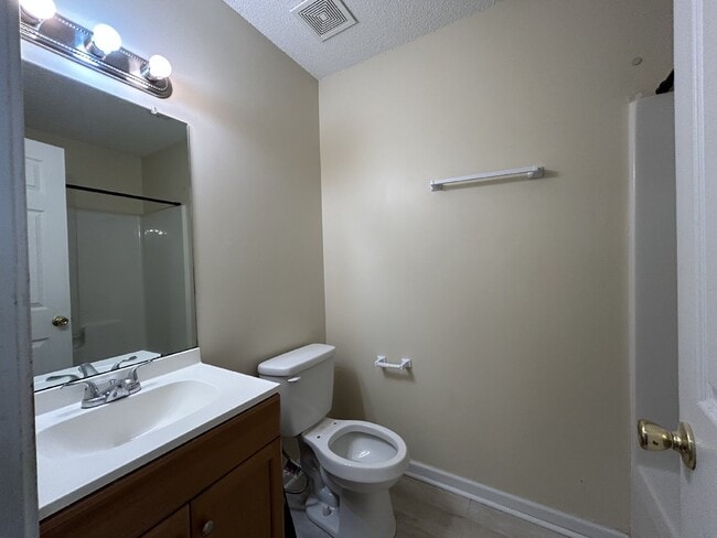 Building Photo - Home For Rent