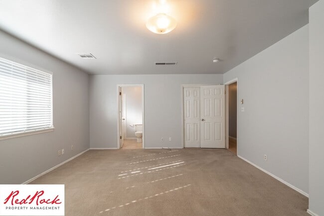 Building Photo - 237 N Scenic Dr W