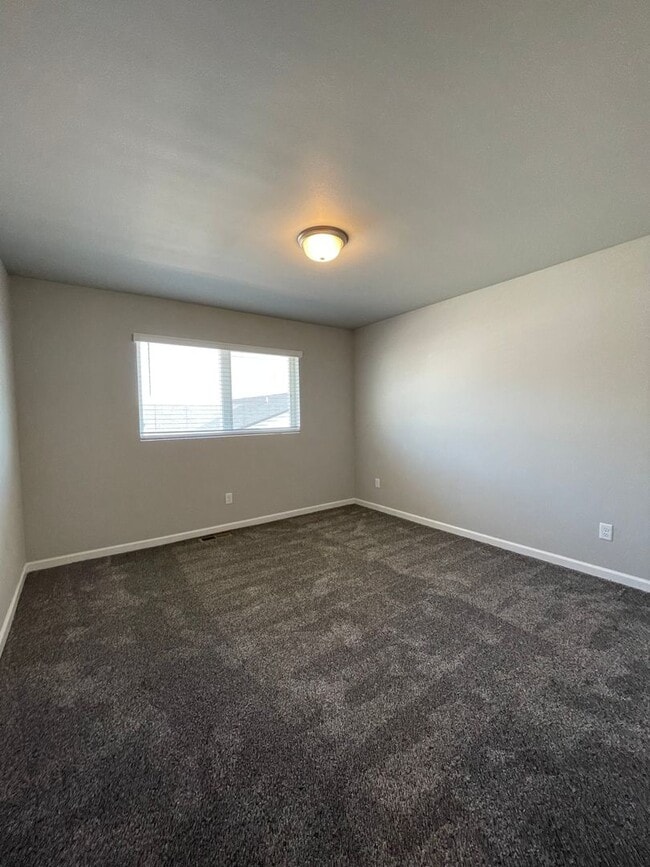 Building Photo - Luxury Townhome Living in South Bismarck location!