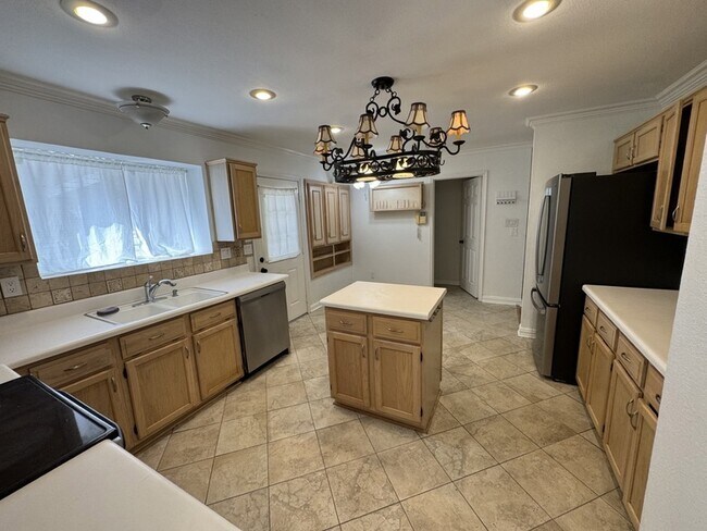 Building Photo - 5232 Goodman Dr