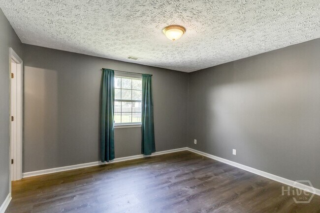 Building Photo - 402 Sterling Creek Dr