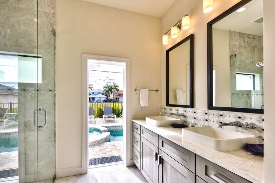 Building Photo - 588 111th Ave N