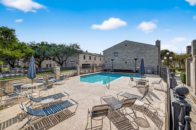 Building Photo - 7395 Regency Square Ct