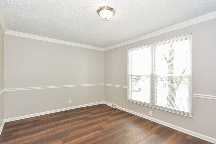 Building Photo - 265 Clearlake Dr W
