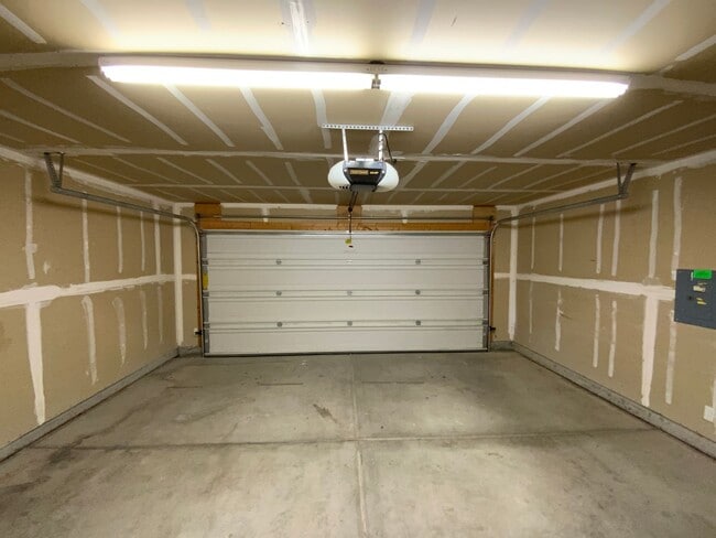 Building Photo - 3 Bedroom Single Story Home Near Northern Blvd NE & Loma Colorado Blvd NE!