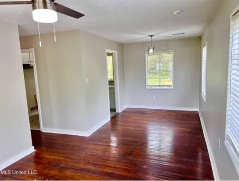 Building Photo - 1311 Fernwood Dr