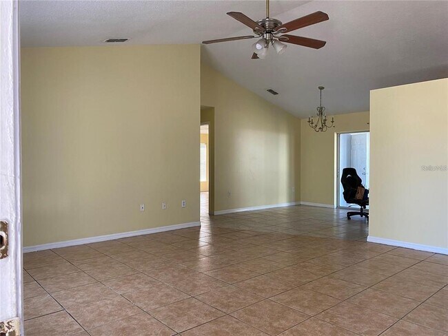 Building Photo - 620 Chestnut Ave