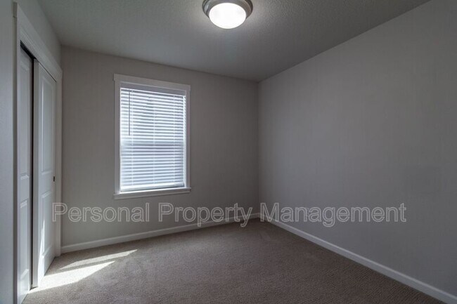 Building Photo - 5716 NE 58th Way