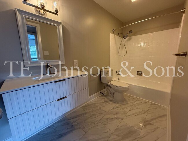 Building Photo - 2 Bedroom Salem View Apartment!