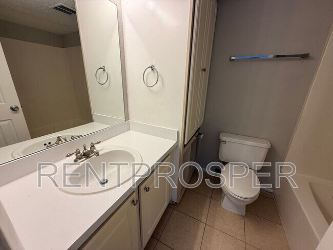 Building Photo - 121 Oyster Bay Cir