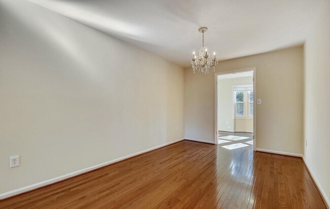 Building Photo - Fabulous 3BR/3.5BA Potomac Townhome, in In...