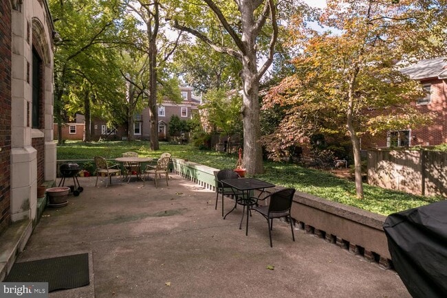 Building Photo - 1305 N Broom St