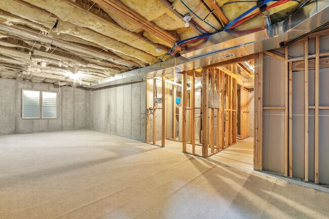 Building Photo - AVAILABLE NOW  — SPACIOUS & BEAUTIFUL Bountiful Meadows Home.