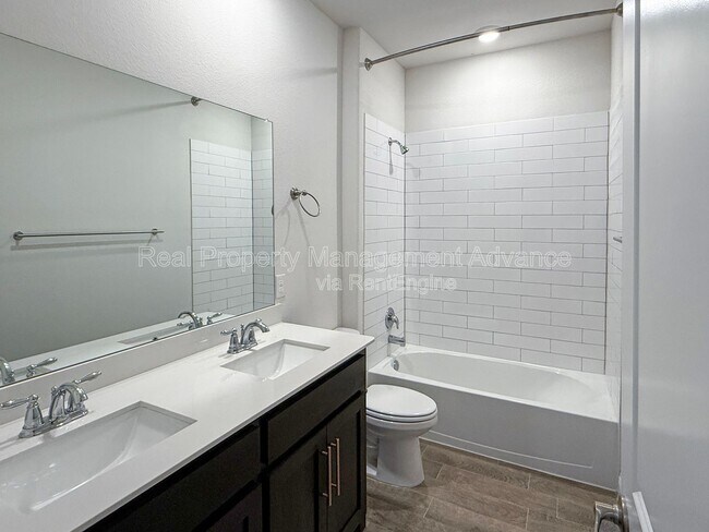 Building Photo - 2912 Log Cabin Dr