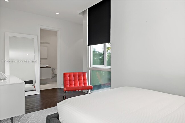 Building Photo - 440 S Hibiscus Dr