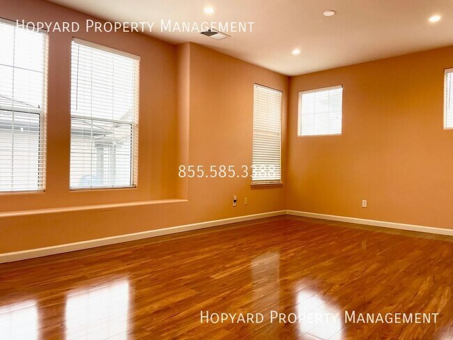 Building Photo - 933 Desmet Dr