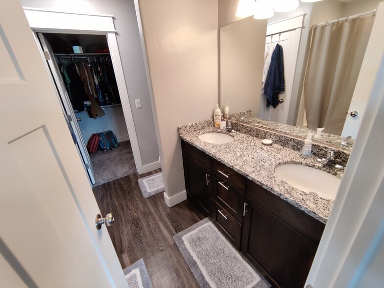 Building Photo - 287 W 20 N